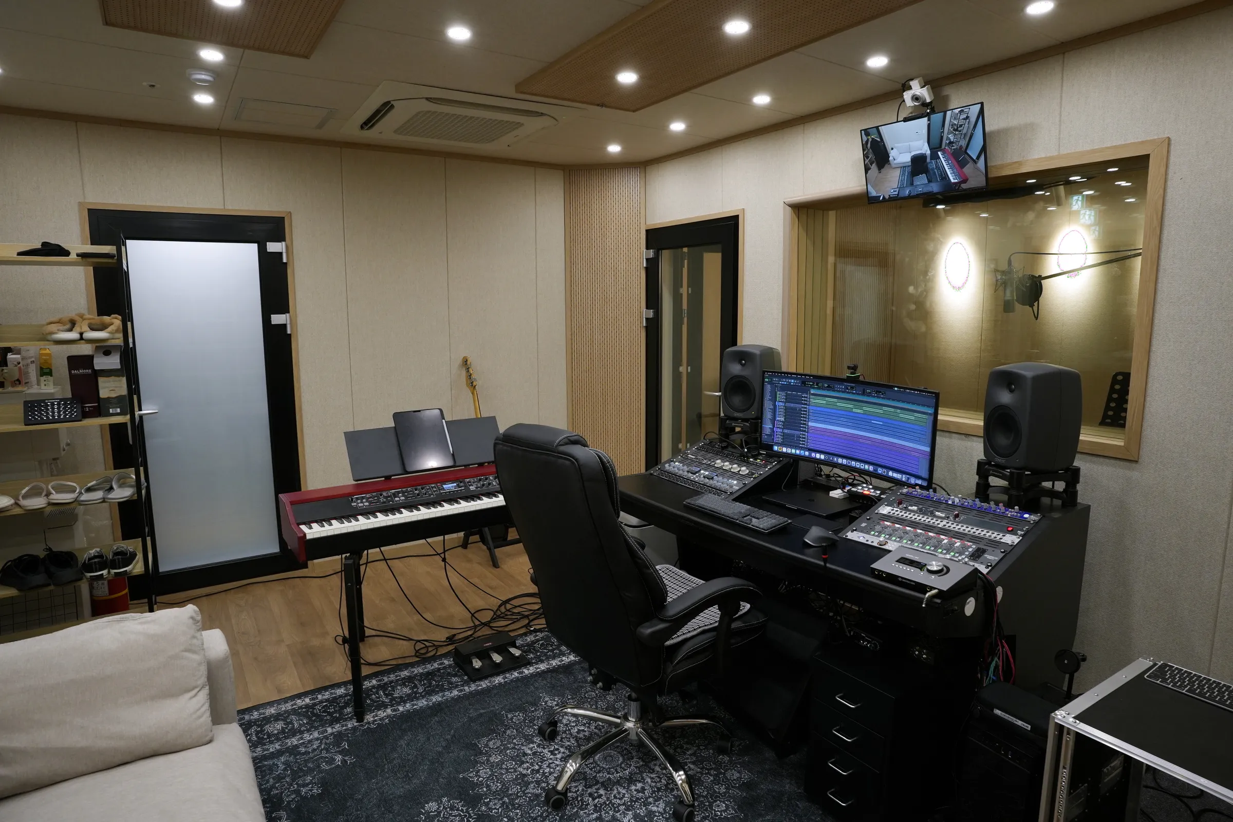 MusiCat Studio 컨트롤룸 전경